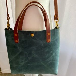 🤩🤩🤩 Beautiful KMM & Co Atlantic Blue Mini Tote